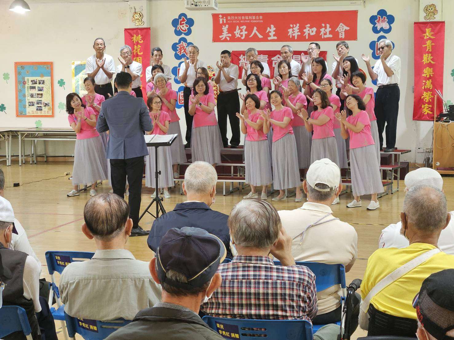 純青合唱團母親節前夕送暖 走進桃園榮家以歌傳情 727786 1