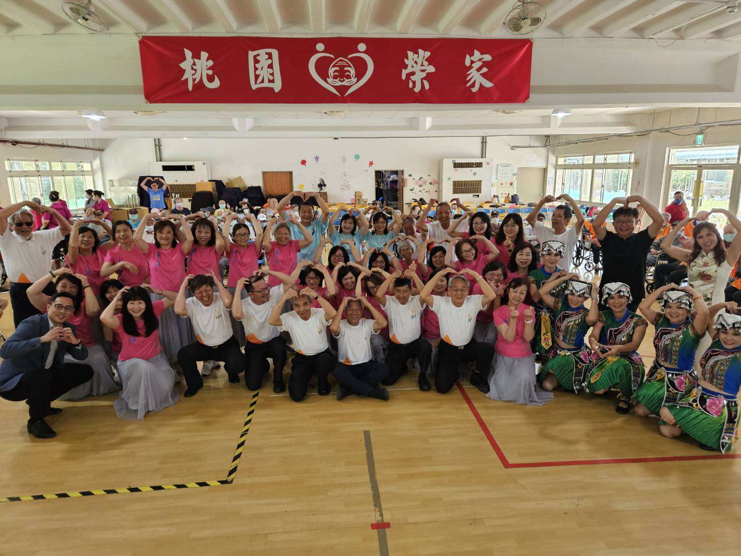 純青合唱團母親節前夕送暖 走進桃園榮家以歌傳情 727786 2