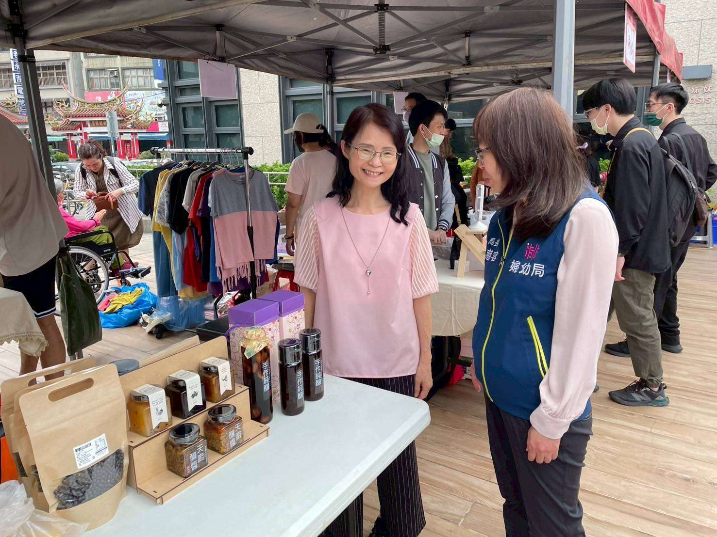 桃園婦幼局辦主題市集迎母親節 推「桃姊妹禮盒」挺婦女培力 73407