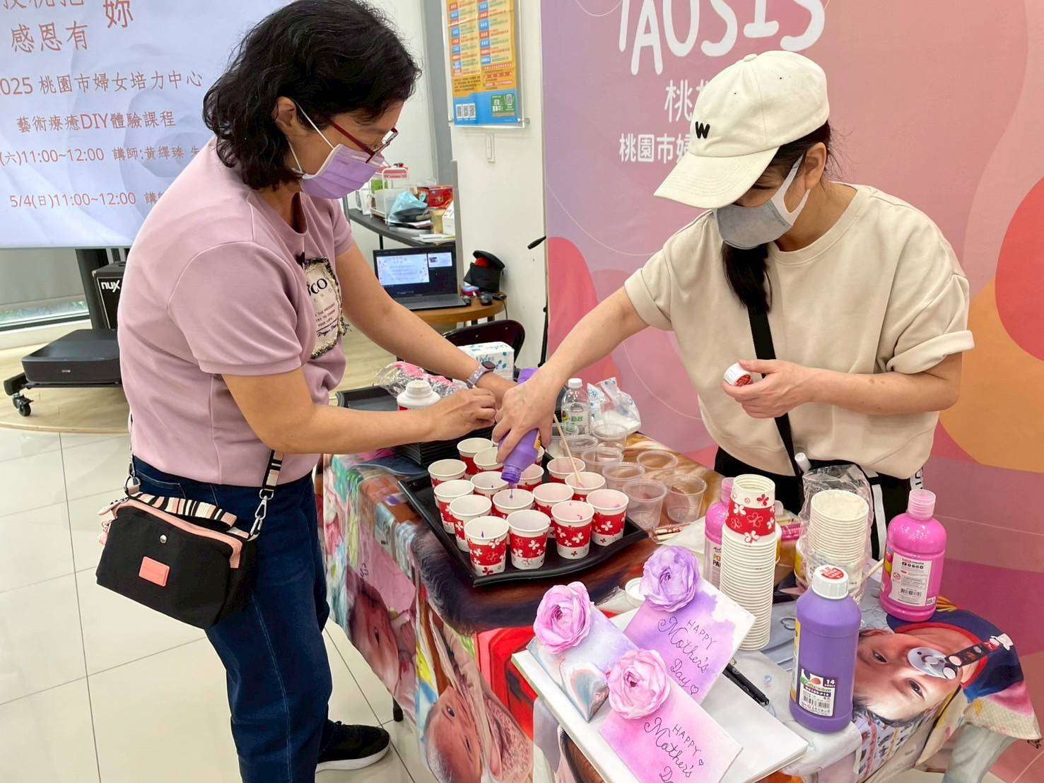 桃園婦幼局辦主題市集迎母親節 推「桃姊妹禮盒」挺婦女培力 73410