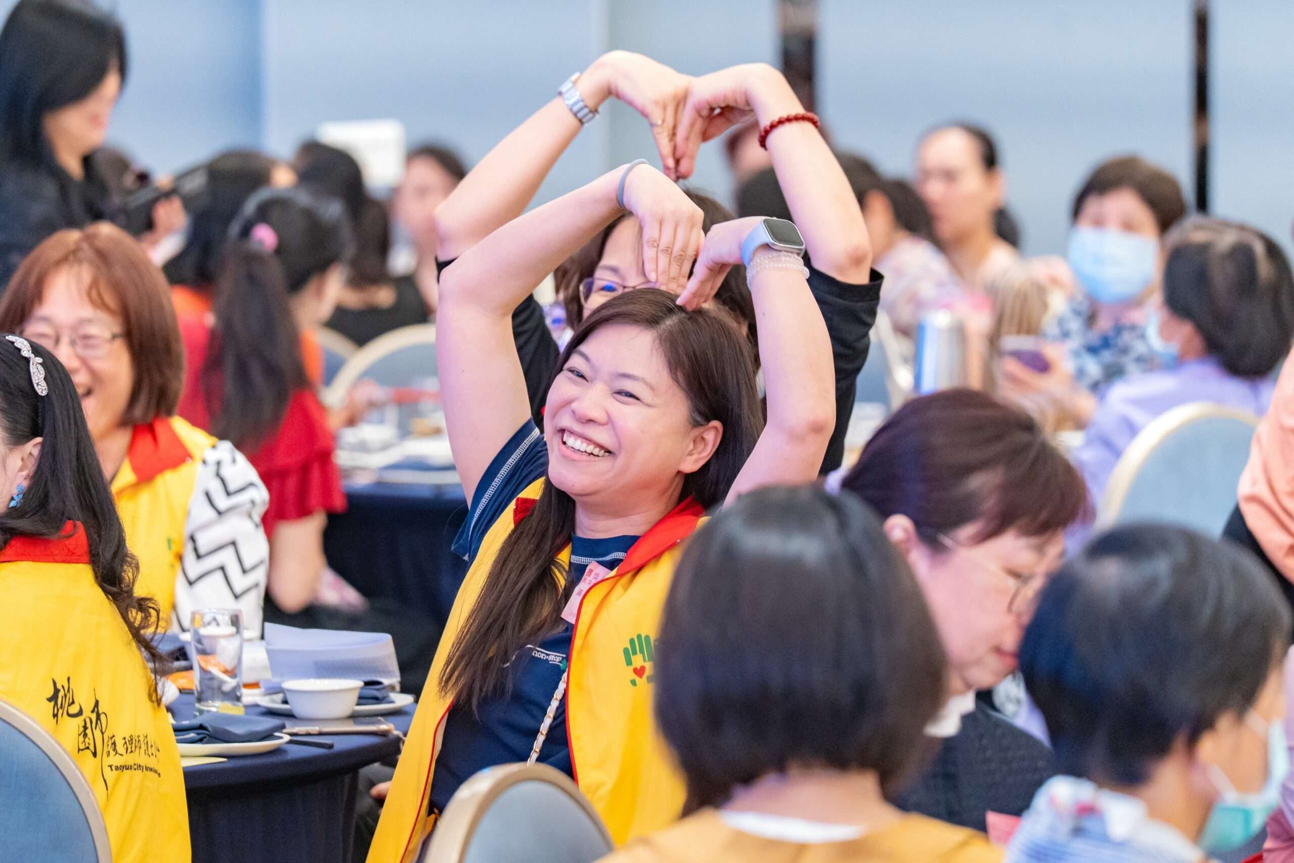 護師節前夕表揚197優良護理人員 張善政感謝守護市民健康 7c2b63bd f508 4b92 b2a7 bc89ec7d70b9 scaled