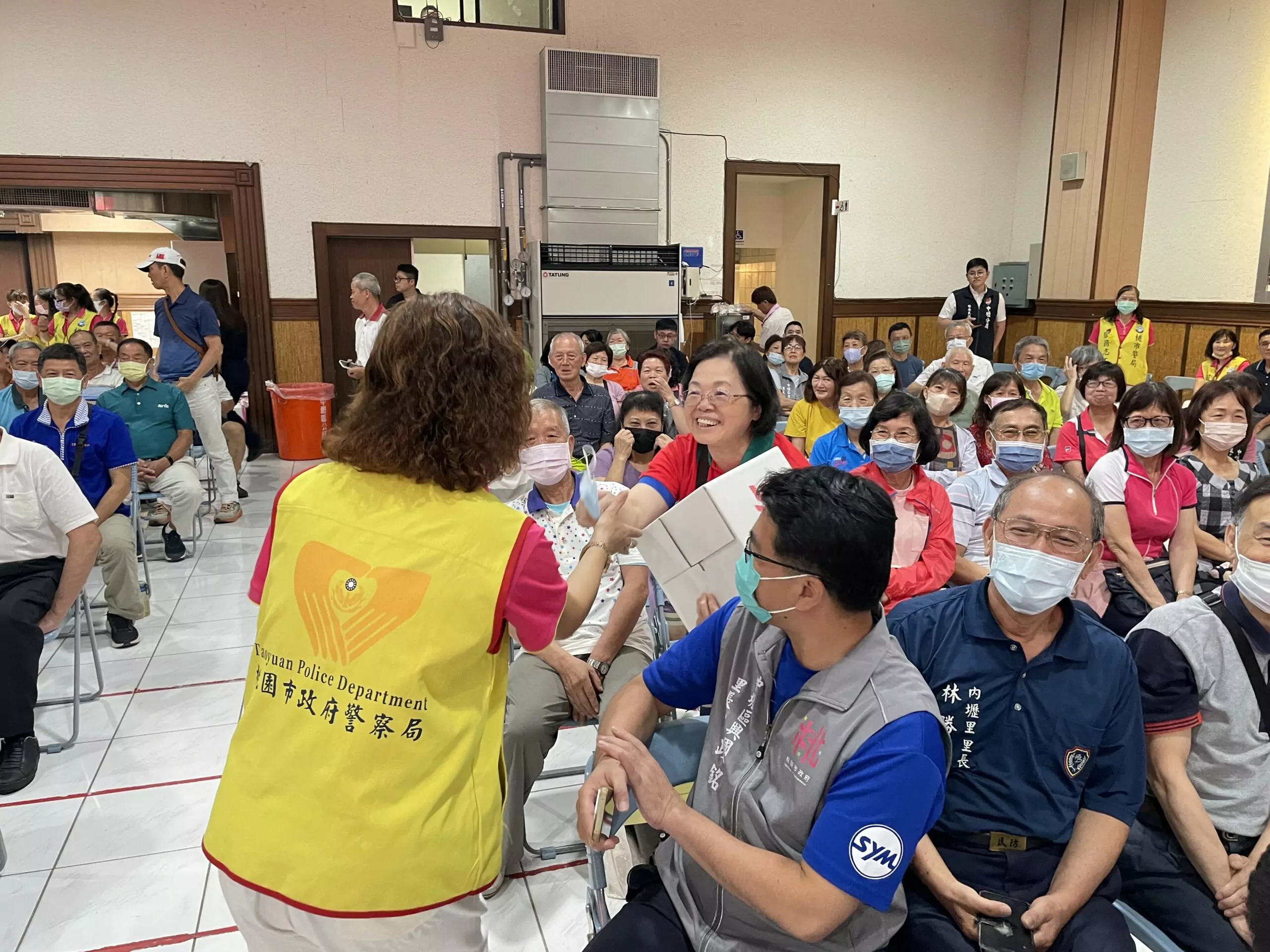 壢警前進社區傾聽民意 話劇演出強化反詐意識 壢警前進社區傾聽民意 話劇演出強化反詐意識