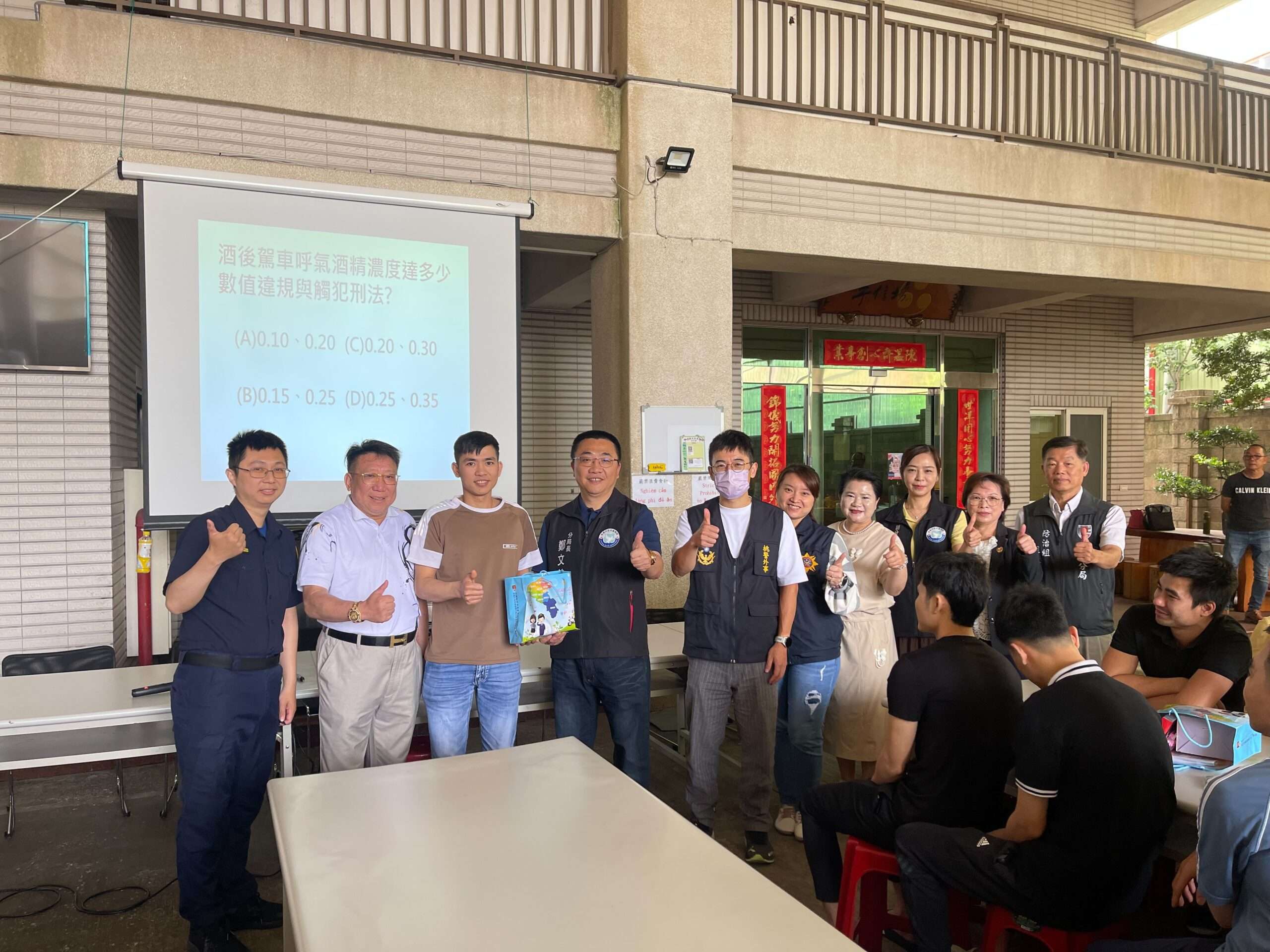 龍潭警結合觀光工廠加強宣導 提升移工識詐反毒與法治觀念 S 3629067 scaled