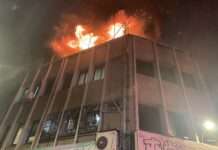 桃園民宅暗夜傳火警!4樓神明廳狂冒火舌濃煙竄天