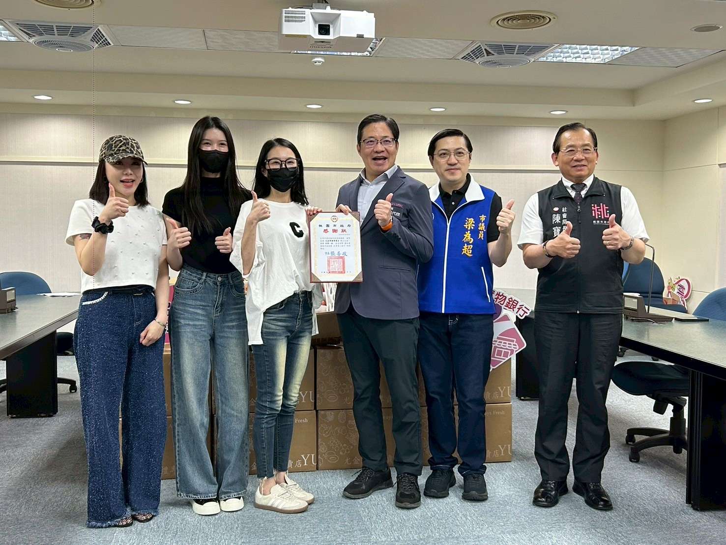 梁為超攜手業者關懷桃園弱勢 捐贈市值41萬元水果予關懷據點 g5g5wrf