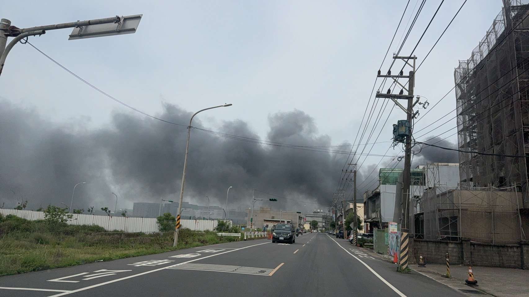 蘆竹工廠惡火濃煙竄天 百公噸油品陷火海警消持續灌救 image 1097116978895951453 0