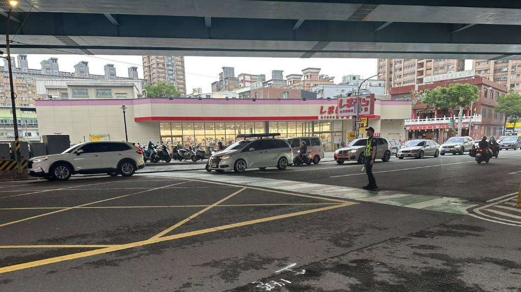 學童舉手走行穿線10車不讓 桃警追查開罰6萬元強化取締 362773