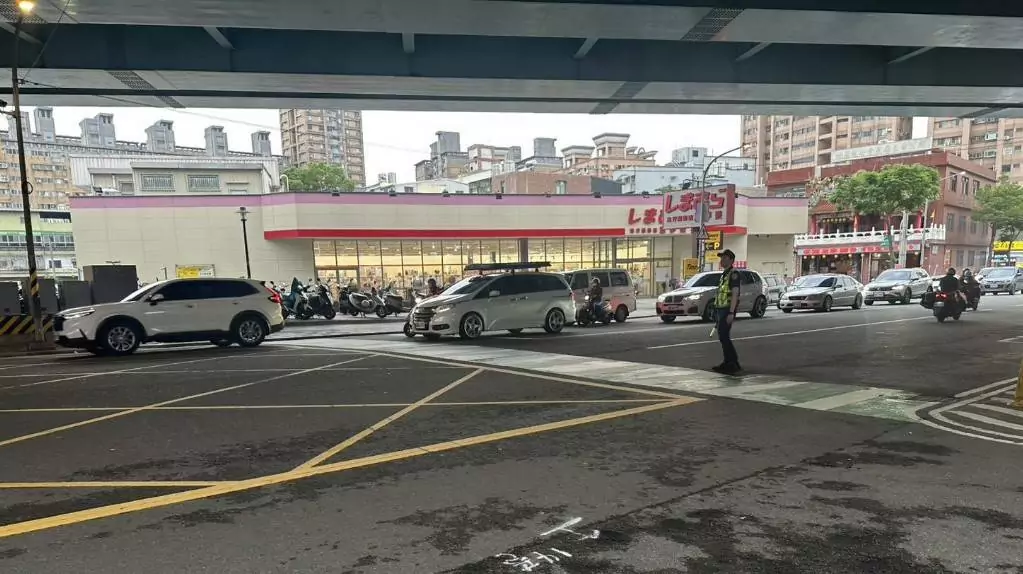 學童舉手走行穿線10車不讓 桃警追查開罰6萬元強化取締 362773
