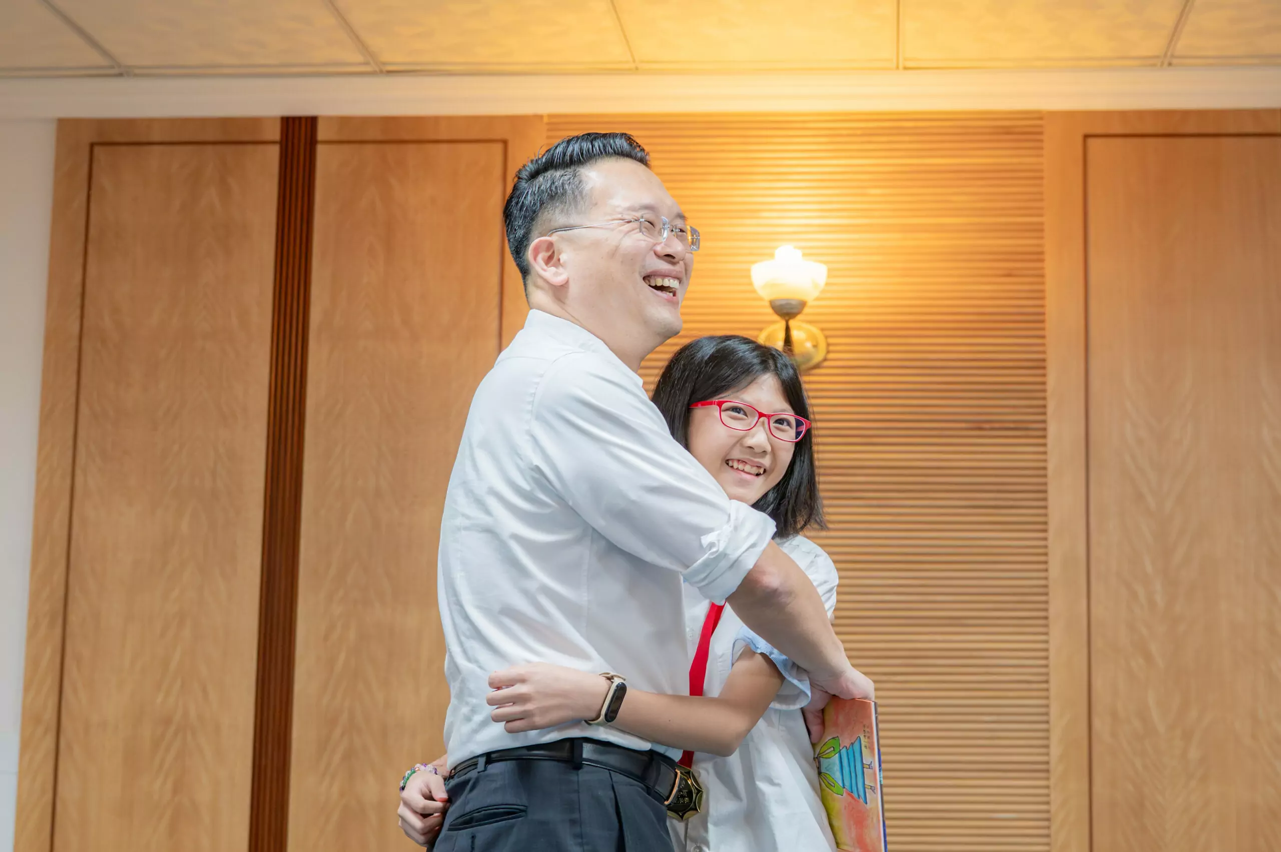 走過磨難成志工楷模 蘇俊賓親繪卡片致敬「她」傑出表現 S__13689096_0