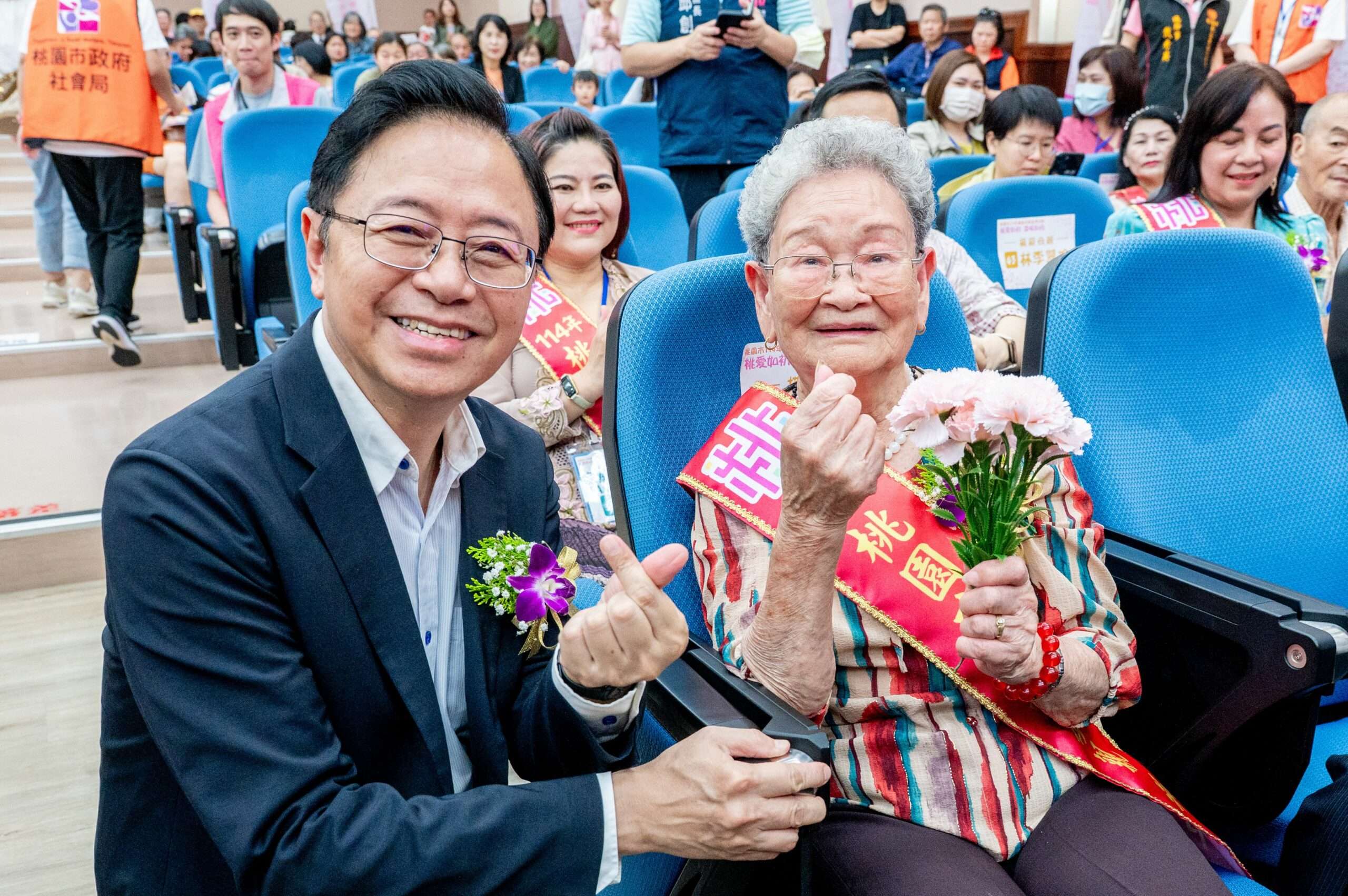 表揚47位模範媽媽 張善政:應將每一天都視為母親節 S__13689096_0