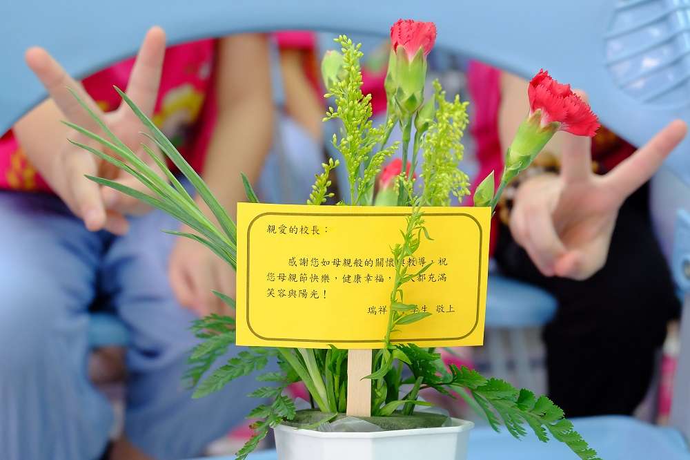 大溪瑞祥國小DIY母親節禮物 學童體驗插花樂趣 S__13689096_0