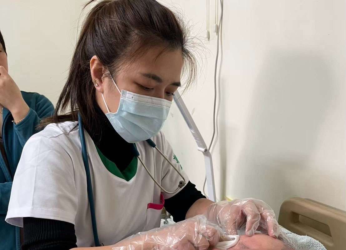 向白衣天使致敬!創世基金會到宅護理師為植物人家庭帶來希望