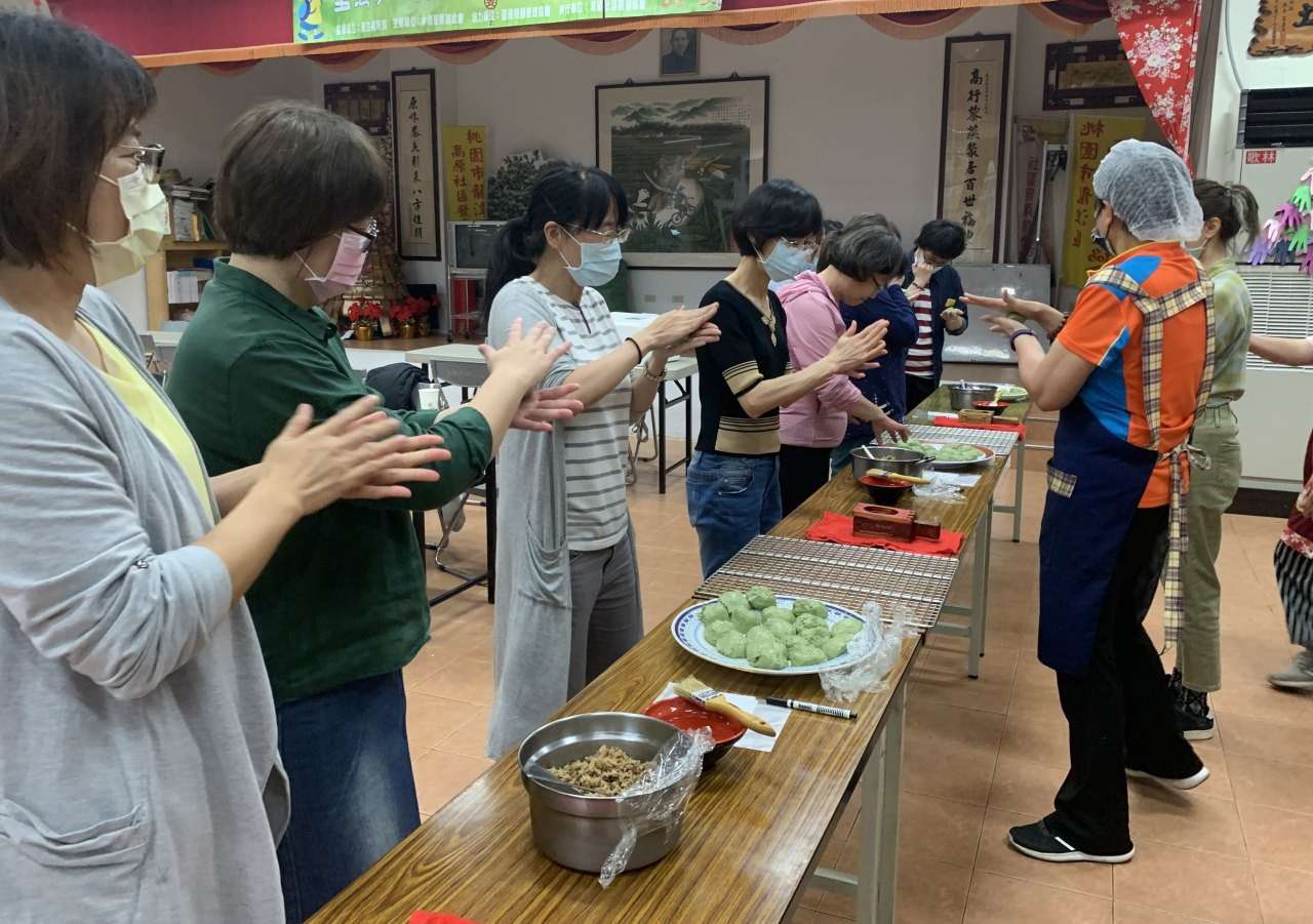 桃竹苗分署曝親子端午出遊首選 動手做艾草饅頭、麵疙瘩 S__17367160