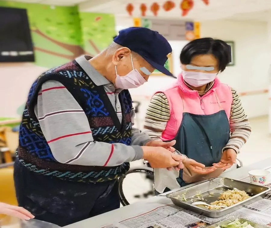 手把手教你做「五行櫛瓜水餃」 北榮桃園分院:長輩牙口不好也能吃 S__17367160