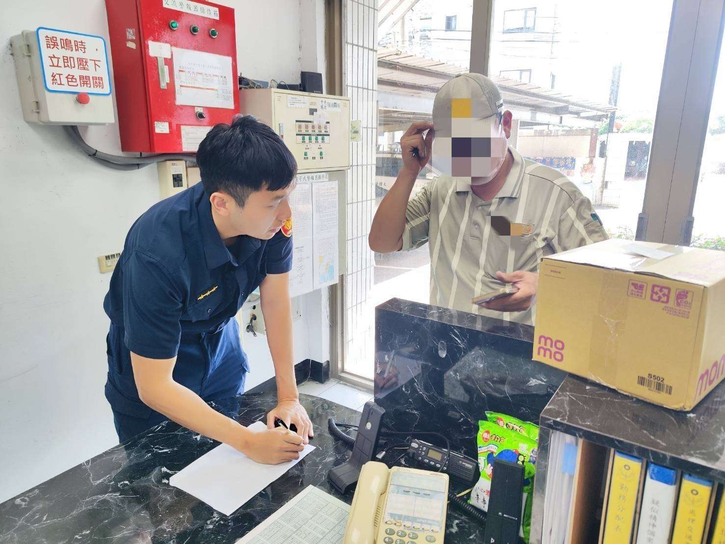 您的包裹正在路上!粗心司機沒關車斗門 大園警民合力找回貨物 S__17367160