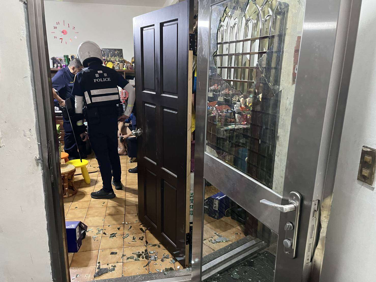 3男因糾紛竟公然持槍闖屋 桃警攻堅逮人查獲槍毒 S__17367160