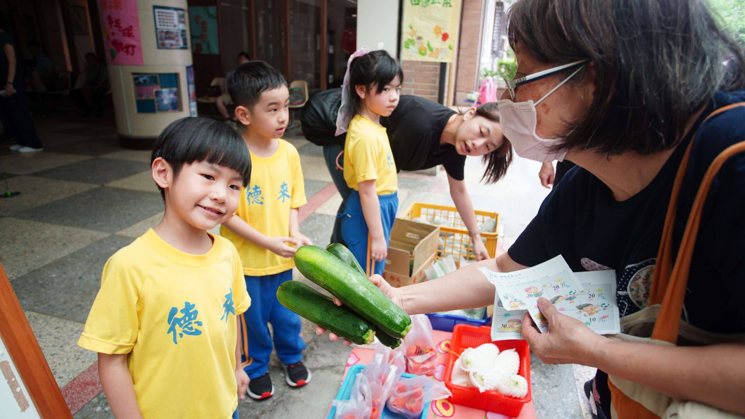 桃園德來幼兒園母親節感恩聚 義賣捐助台東嘉蘭天主堂重建 S__17367160