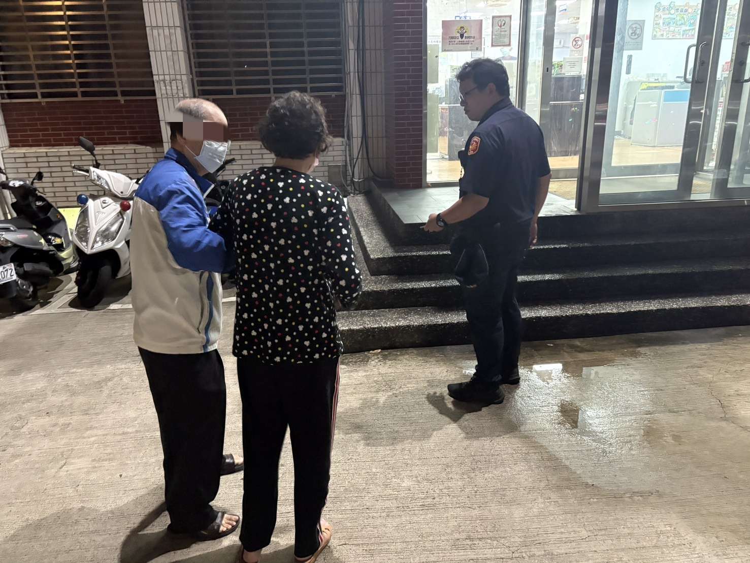 失智婦凌晨偷溜出門 老伴急向壢警求助 S__17367160