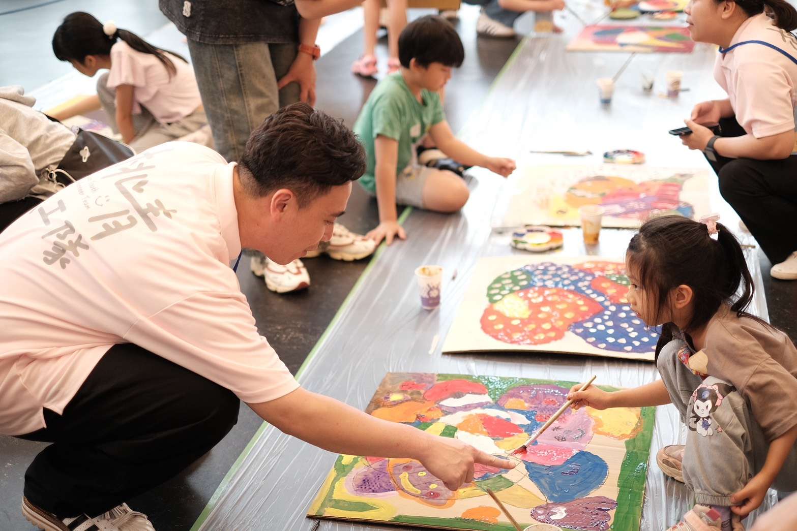 桃園青年局志工攜手世界展望會 培養孩童數位與藝術涵養 S__17367160