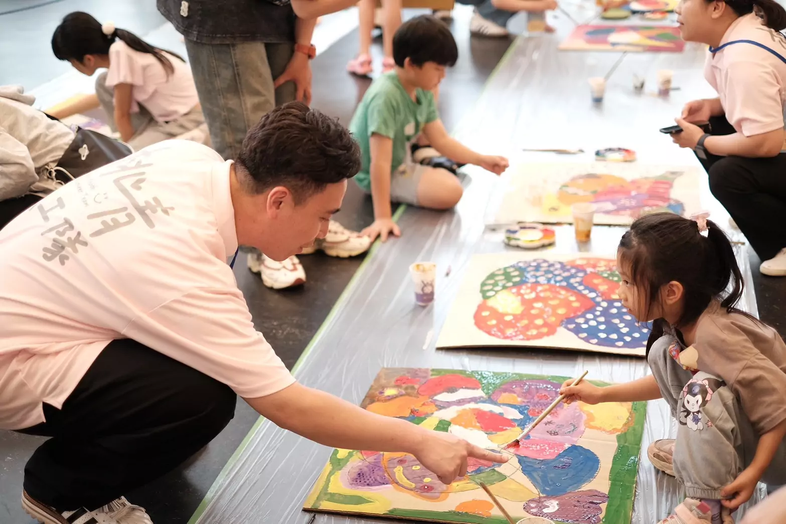 桃園青年局志工攜手世界展望會 培養孩童數位與藝術涵養 S__17367160