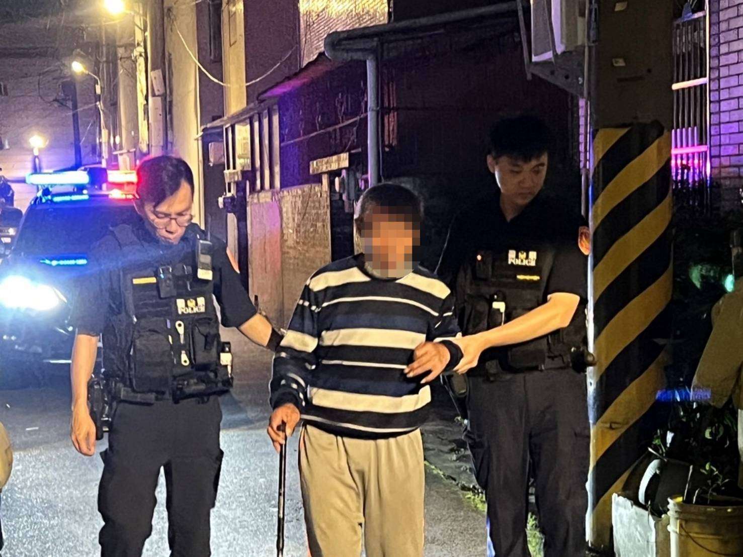 心酸!中風男出門散心卻體力不支倒地 大園暖警伸援 350772_0