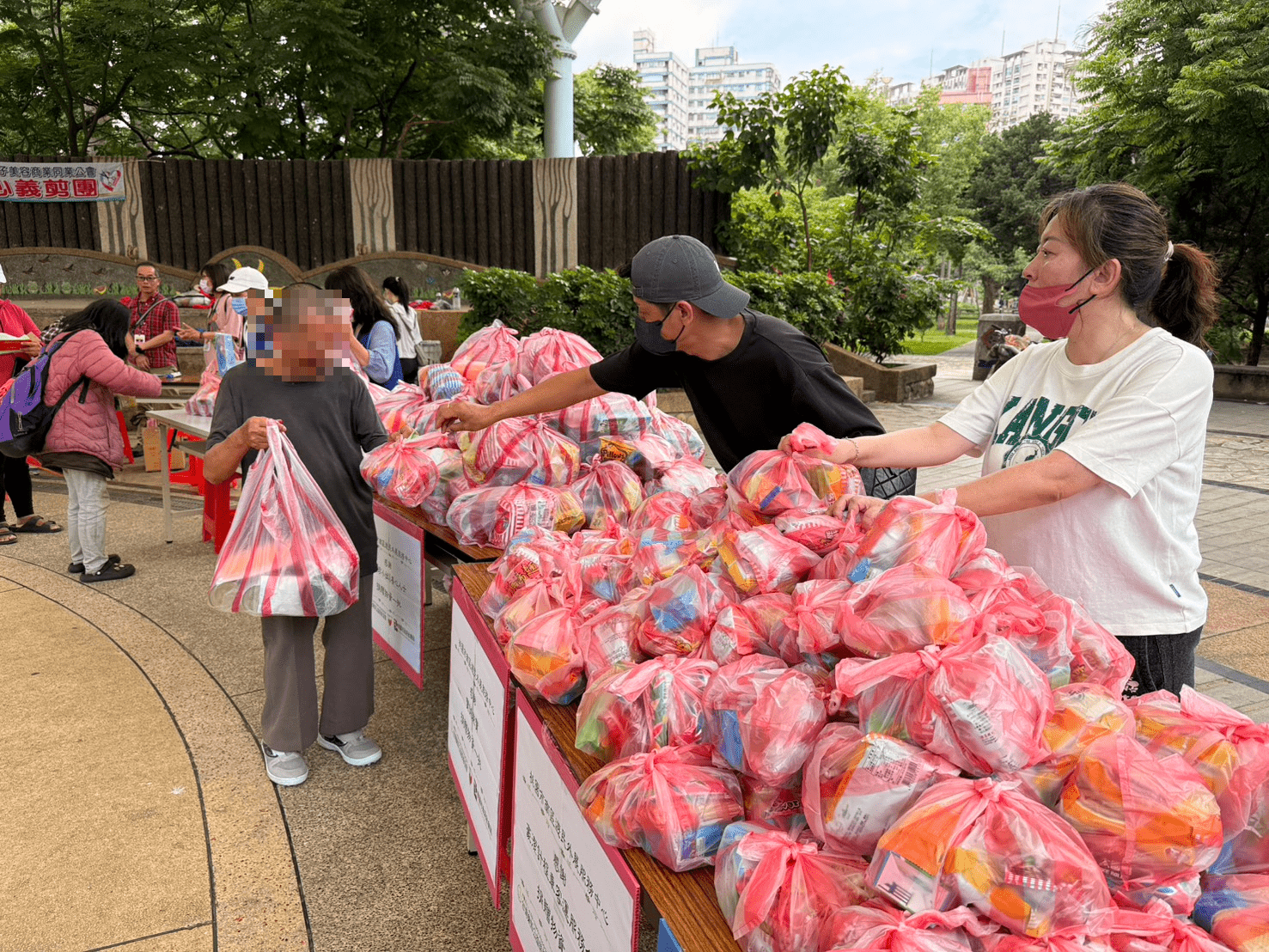 端午佳節溫暖桃園街友 社會局攜手各界送關懷 職推課程-花藝