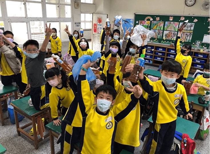 桃園自強國小環境教育融入日常 學童自製橘子皮清潔酵素 職推課程-花藝