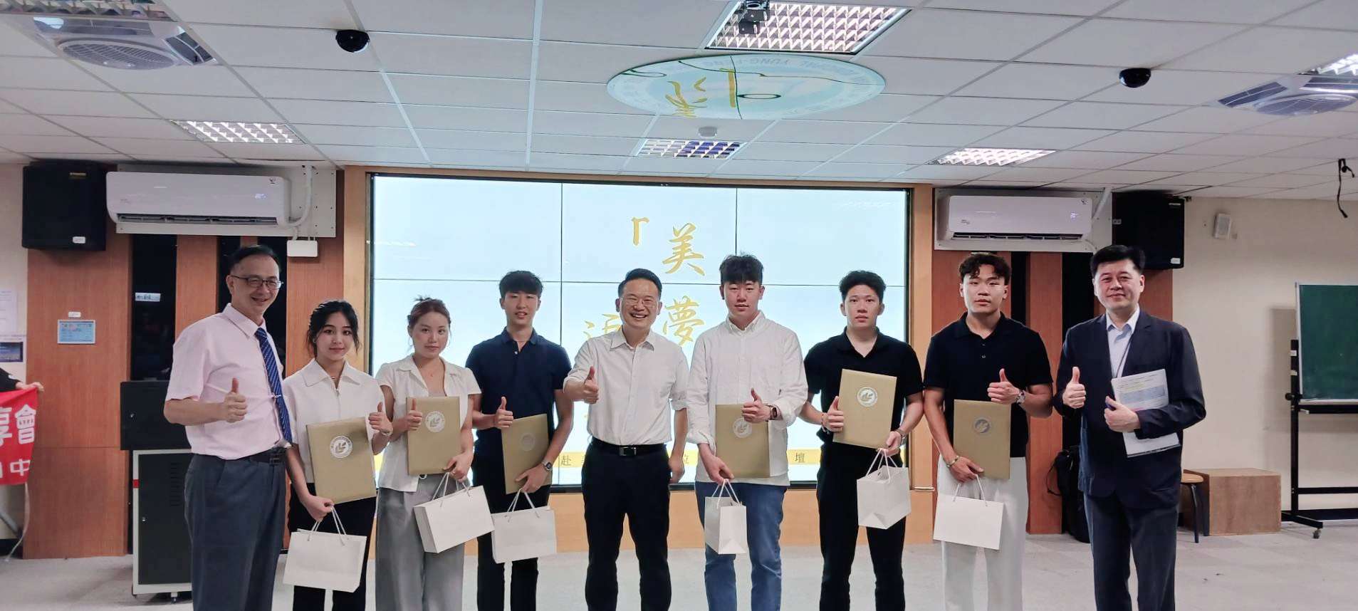 桃園教育局邀留學生分享經驗 拓展高中學子國際視野與生涯探索能力 職推課程-花藝