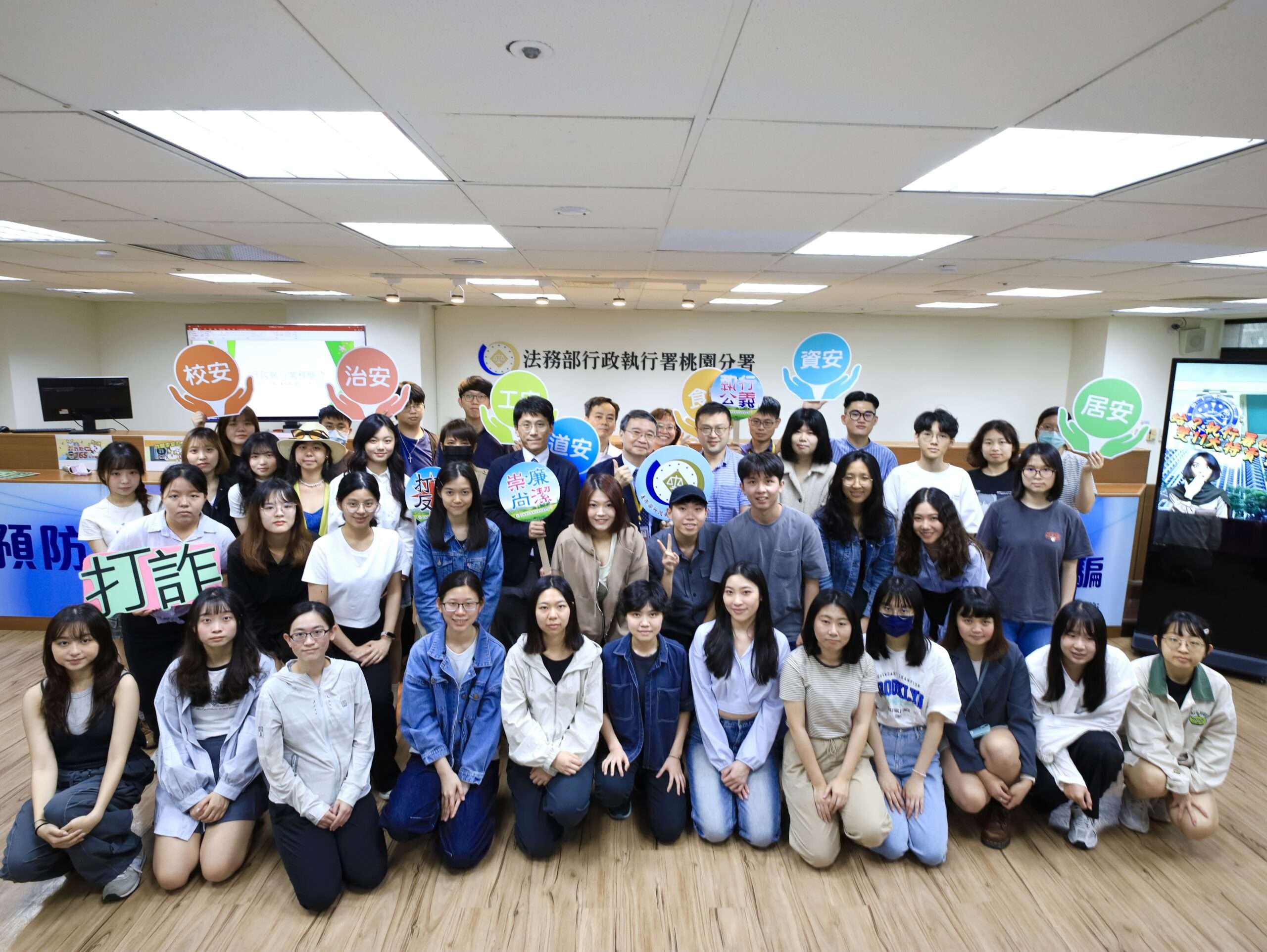 法律系師生參訪桃園分署 認識行政執行官及廉政人員工作 s5d5a scaled