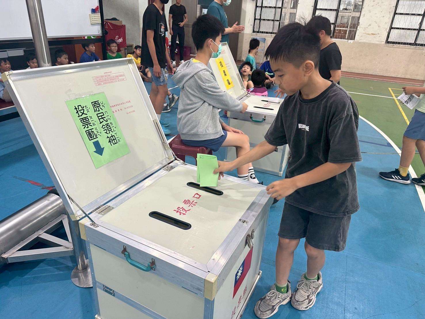 學生自治結合多元文化 桃市僑愛國小原民學生族群領袖選舉登場 僑愛02 0