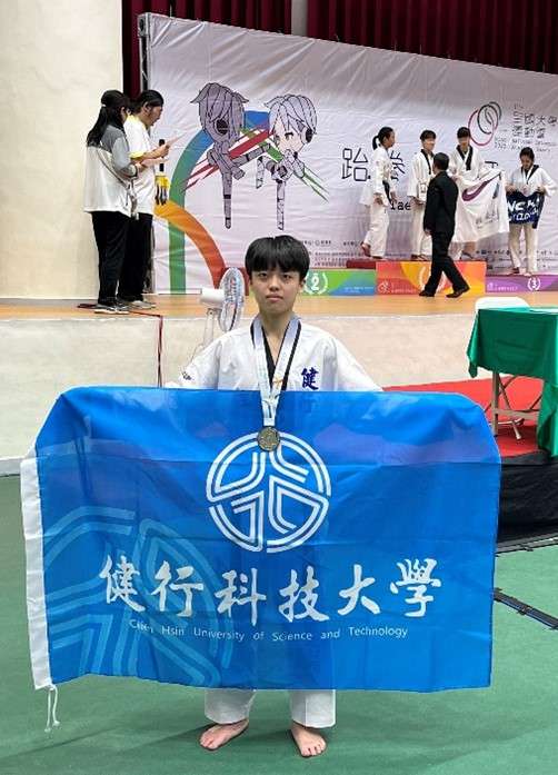 圖三、潘韋慈同學榮獲跆拳道一般女子組 46公斤級第二名