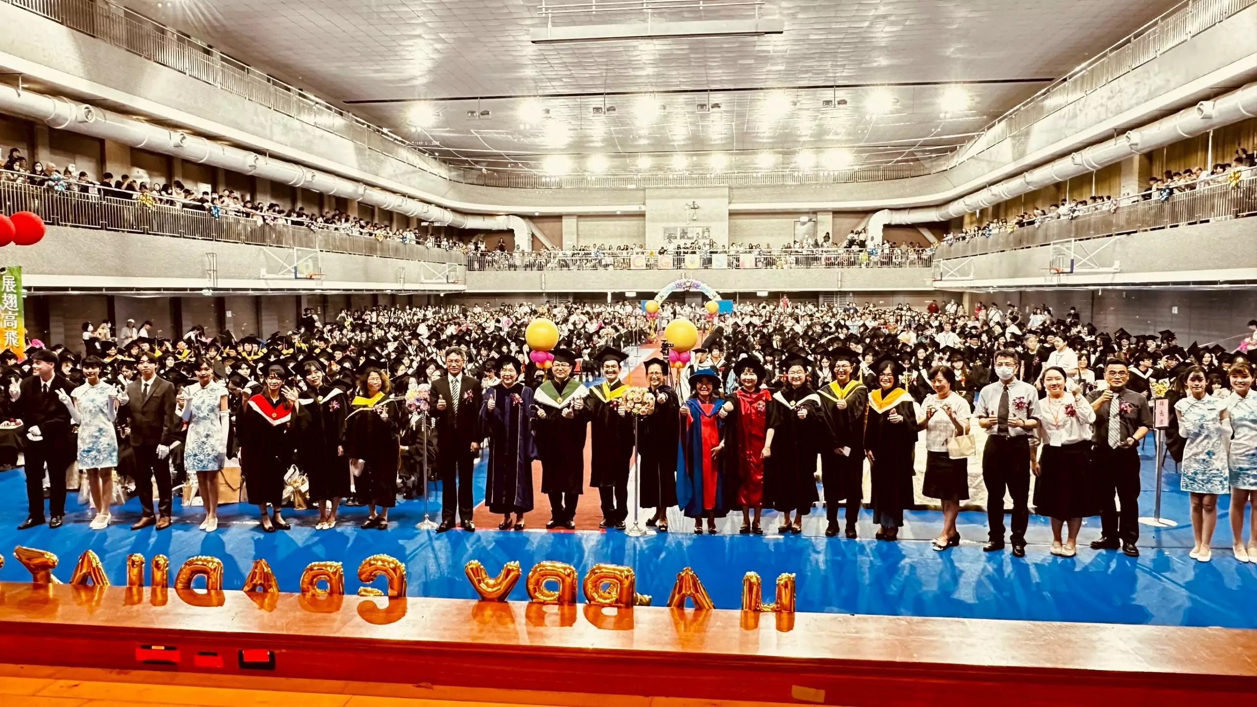長庚科大畢業典禮登場 校長范君瑜期勉學子擁有開闊眼界 長庚科大畢業典禮登場 校長范君瑜期勉學子擁有開闊眼界