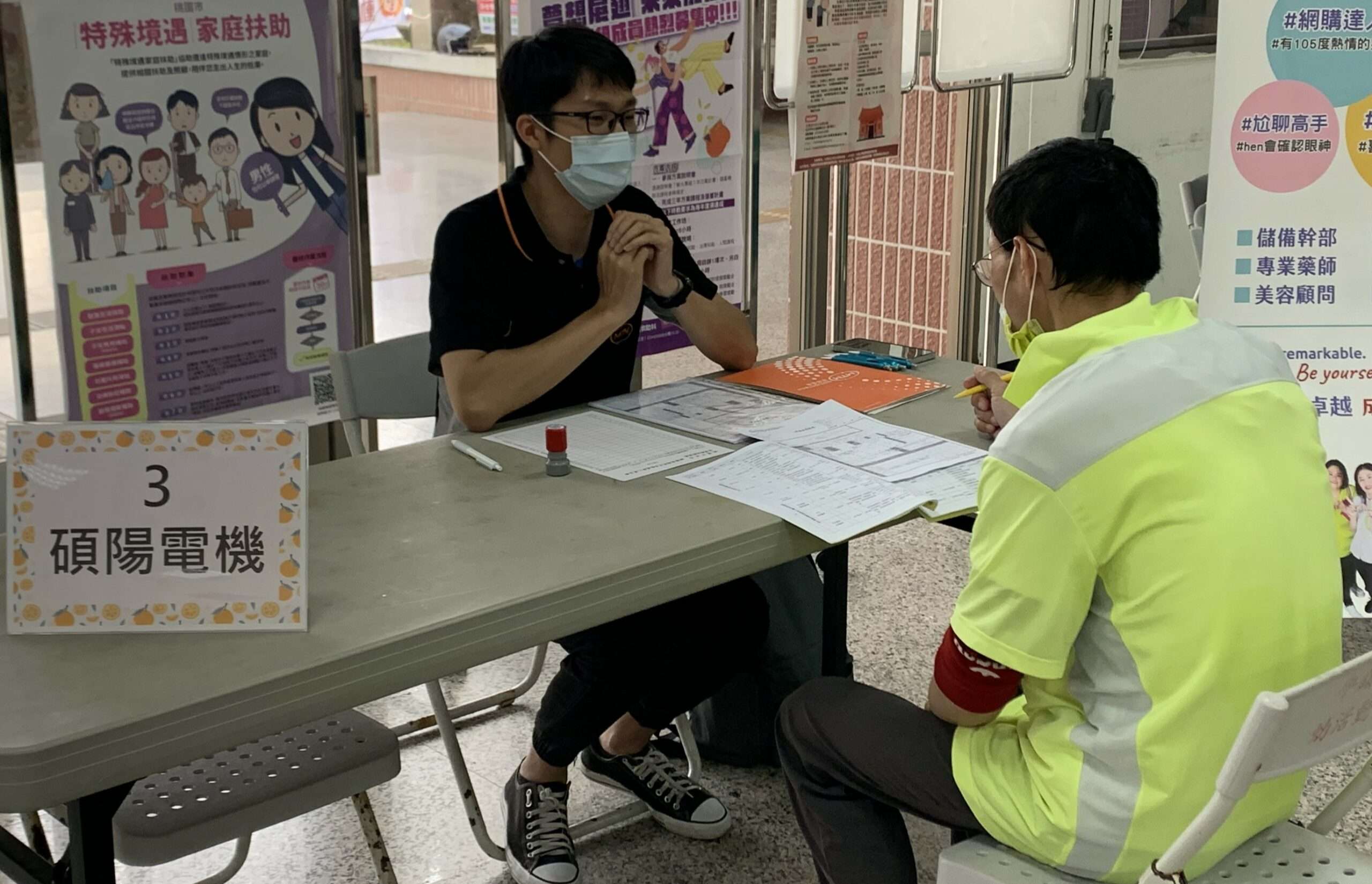 照片2：中高齡求職者於徵才活動面試職缺 0 scaled