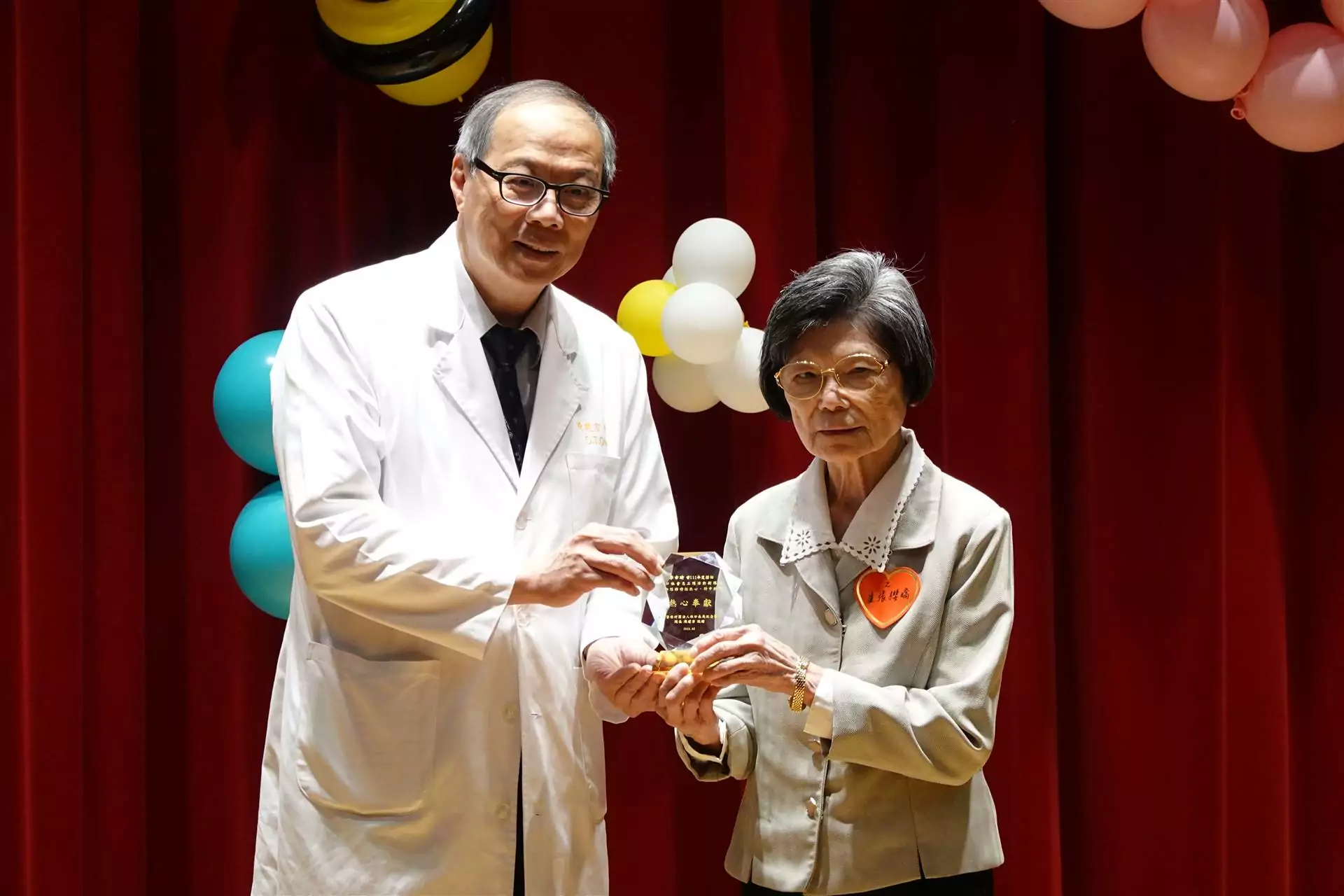 陳建宗院長頒發40年年資獎