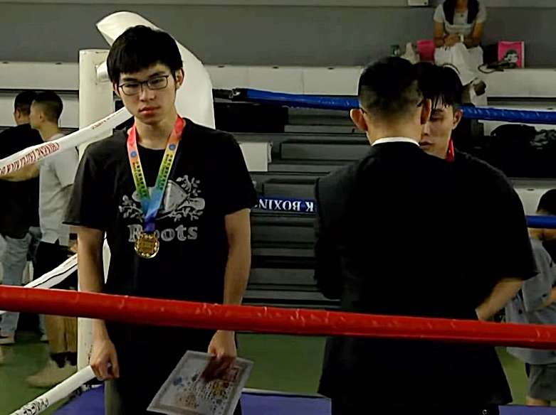 錦標賽7場取6勝!龍華科大學子踢拳摘雙冠 獲最佳美技獎肯定 龍華科大五專生沈琮喻橫掃千軍 踢拳展現最佳美技 1 0