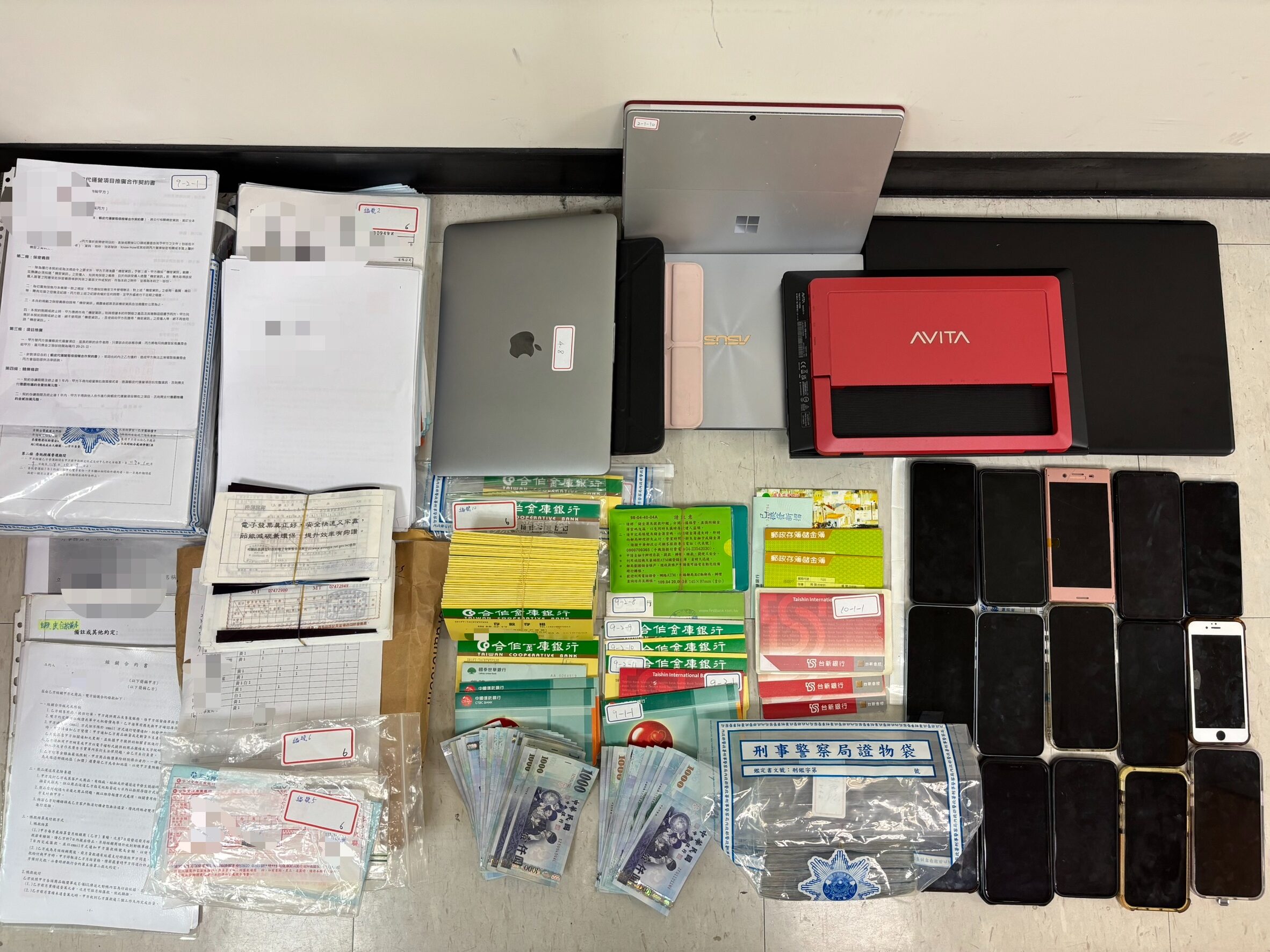 收購網路賣場帳號洗錢、進口盜版三麗鷗商品 不法獲利超過600萬 查扣證物 1 rotated