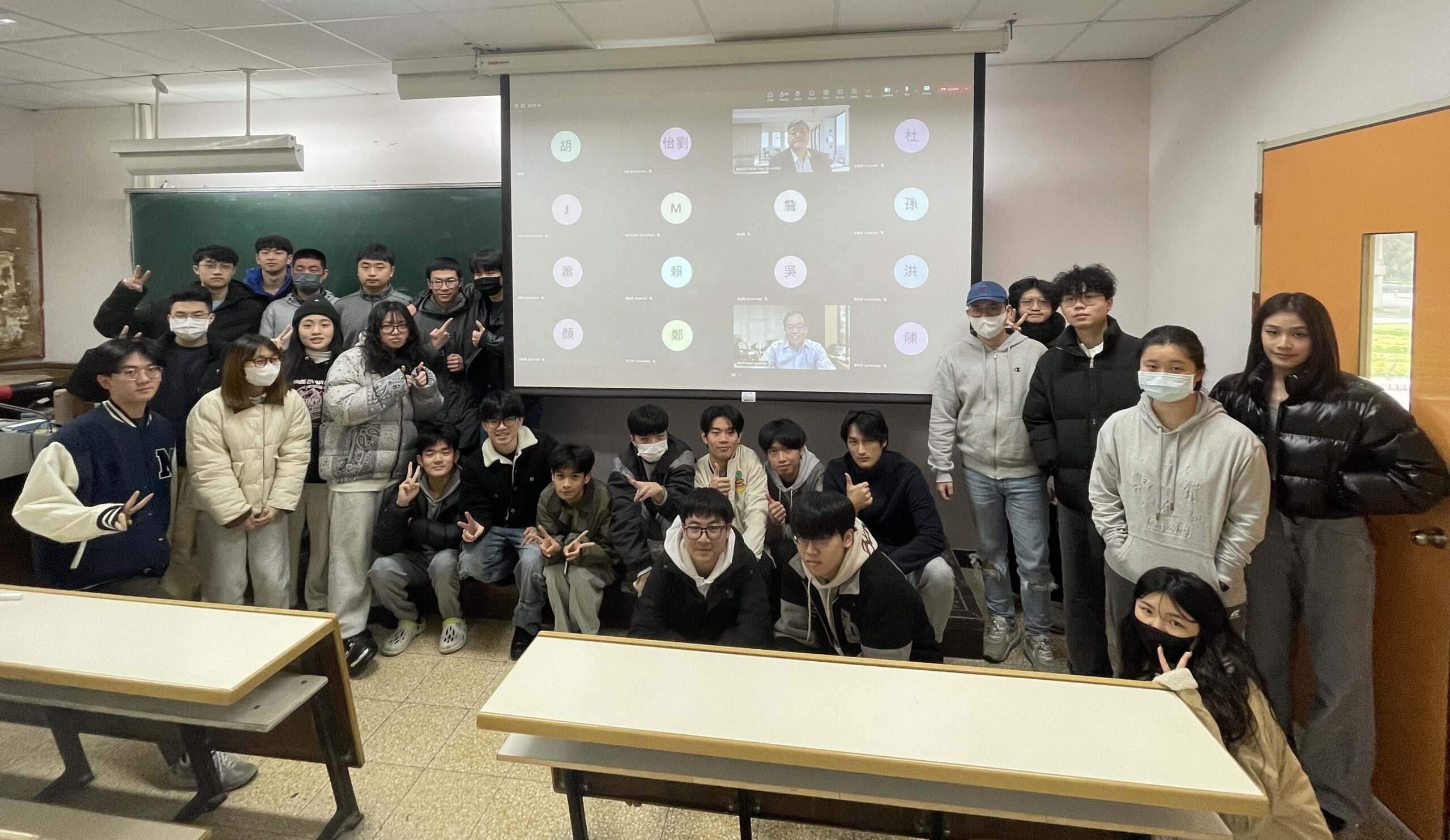 中原大學培育AI與資料科學實戰人才 獲企業高度肯定 05 中原學生參與跨校資料科學頂石課程,課堂培養團隊合作與實戰能力。 0 scaled