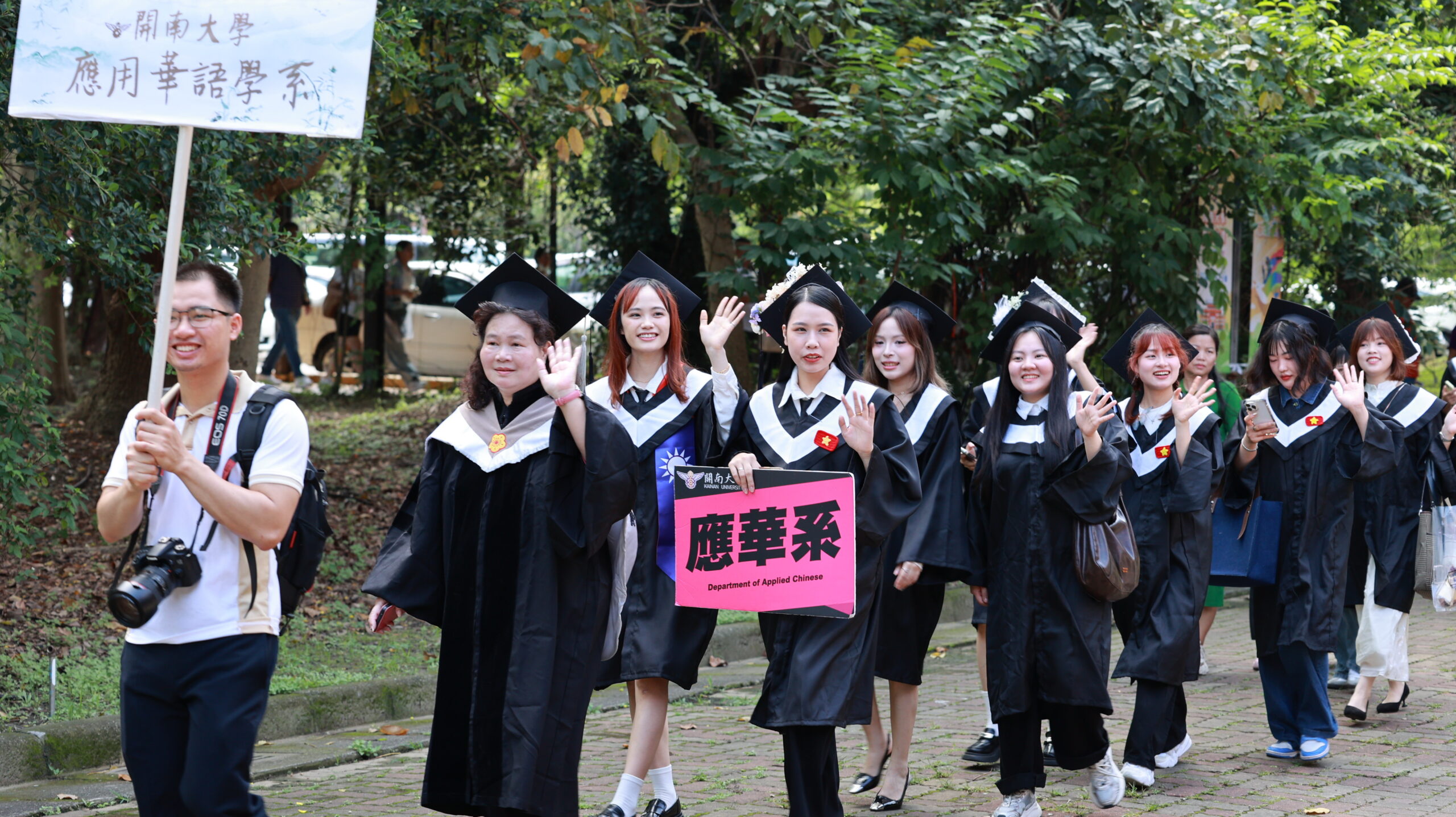 開南大學畢典溫馨登場 畢業生巡禮校園邁向人生新章 0K7A1083 0 scaled