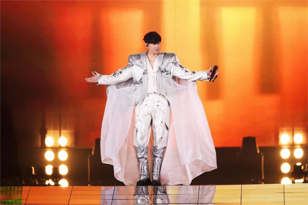 林俊傑首登大巨蛋 韋禮安驚喜現身全場嗨翻