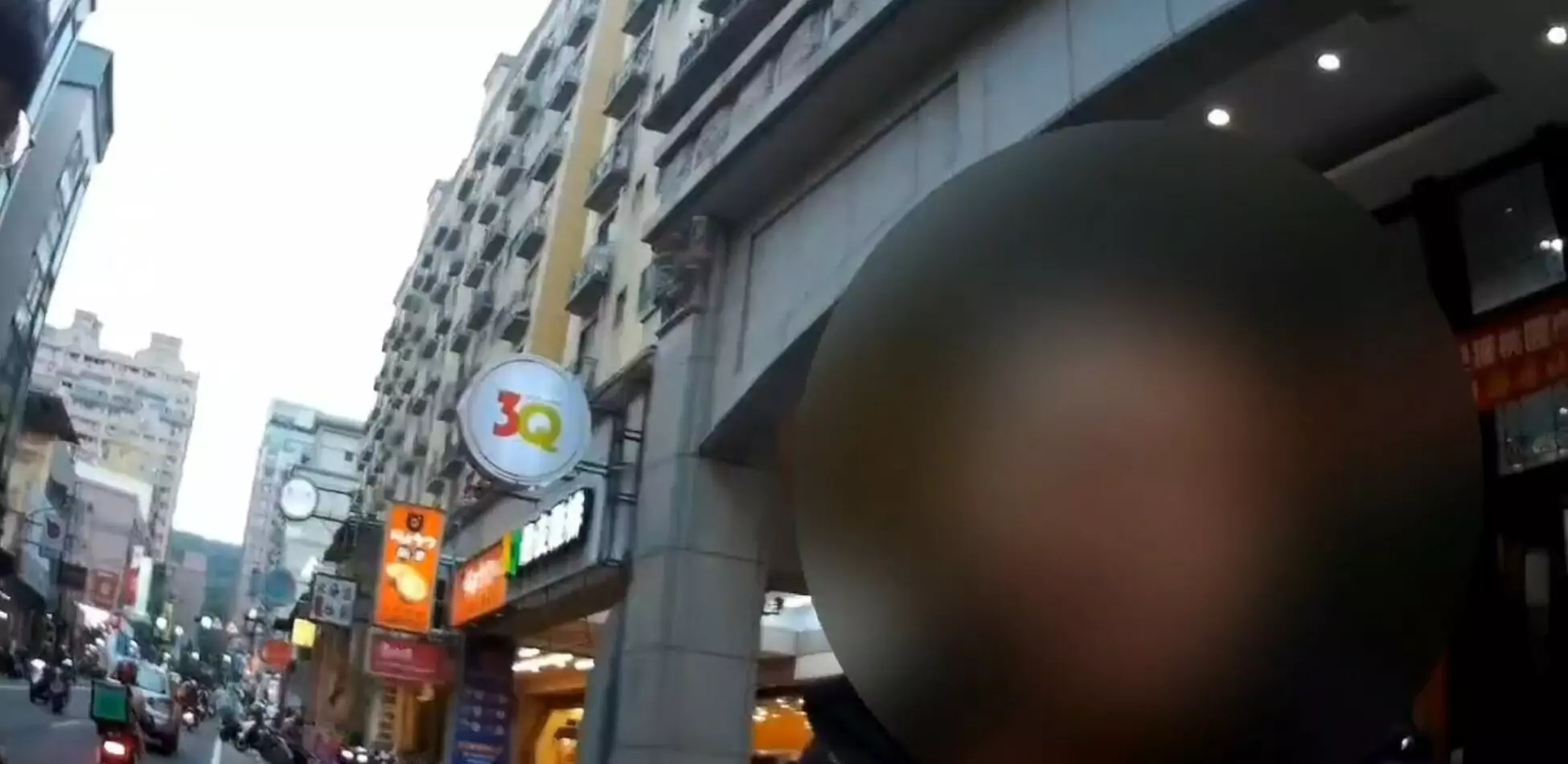 【有片】違停引爆警民口角!桃園男不滿遭盤問失控咆哮 1749265106408 0 e1749265229876