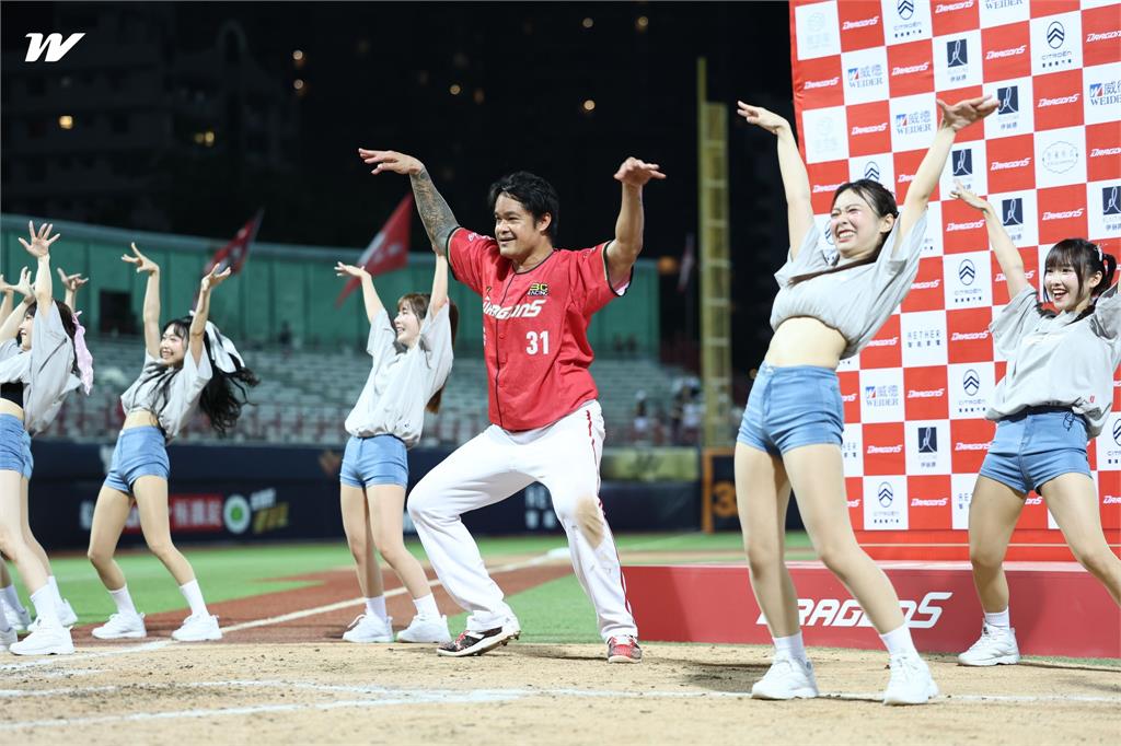 43歲林智勝會打又會跳 最老MVP跳「大展鴻圖」 43歲林智勝會打又會跳 最老MVP跳「大展鴻圖」