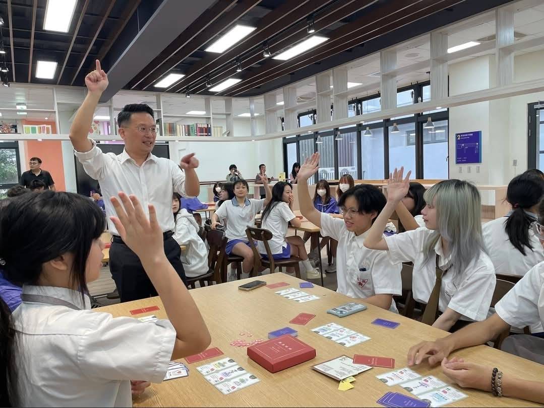 楊梅高中原創桌遊推廣環教 畢業生返校與蘇俊賓同樂 336871 0