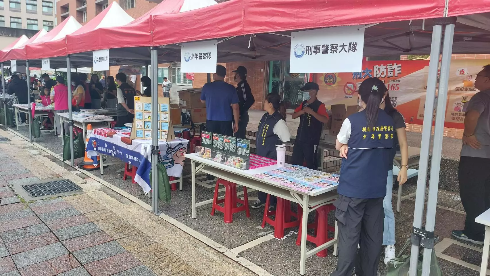 桃園分局結合捐血與宣導 展現警民合作守護治安與環境 桃園分局結合捐血與宣導 展現警民合作守護治安與環境