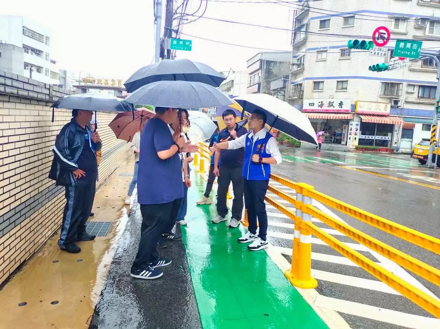 陳韋曄推動育達高中人行道實體化 提升學生通行安全 陳韋曄推動育達高中人行道實體化 提升學生通行安全