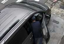 下車5分鐘現金全被偷!桃園駕駛忘鎖車1萬2飛了