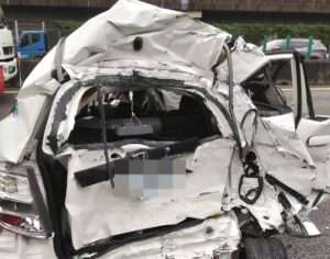 小客車整台撞爛！國1中壢段8車連環撞 2人送醫 