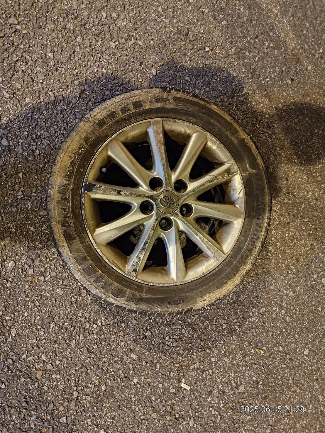 【有片】天降橫禍!疑遭拖吊車輛輪胎脫落 國1轎車慘被砸中 513532 0