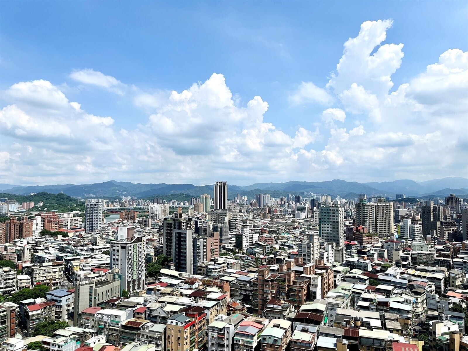 央行「按兵不動」 永慶房屋:房市降溫、房價盤整 管制已見成效