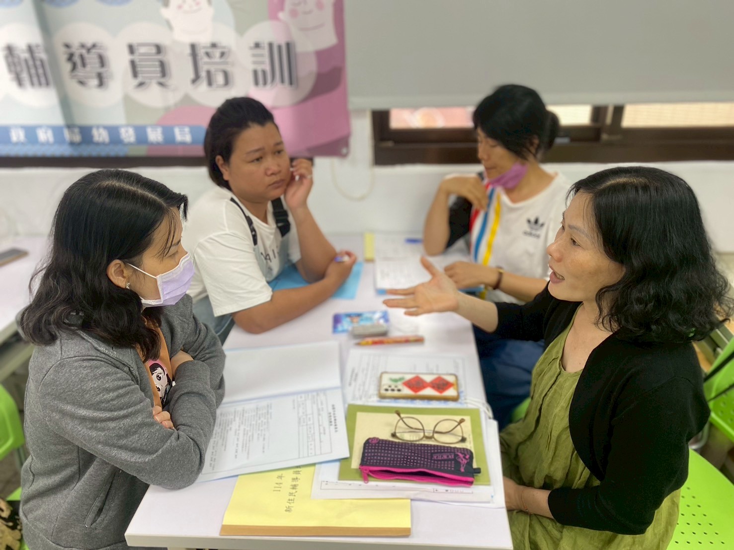 桃園婦幼局培訓輔導員 助新住民適應在台生活 LINE ALBUM 20250607新住民輔導員培訓 多元文化講師培訓 250609 30 0