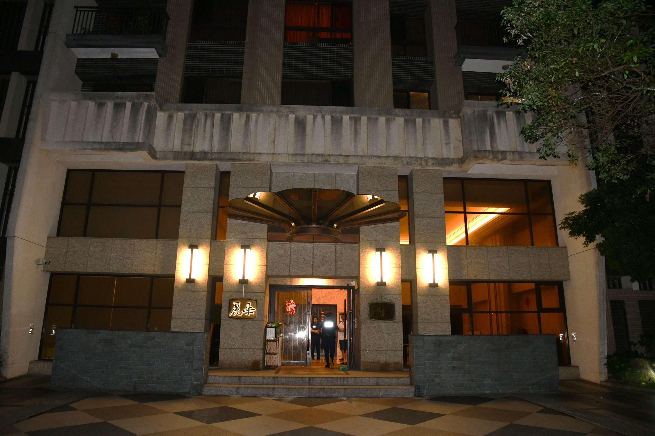誤丟財物深夜翻找垃圾子車 男子不幸遭壓縮機輾壓身亡 S 14557263 scaled